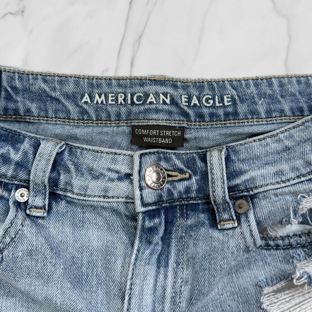 American Eagle AE High Waisted Distressed Denim Mom Shorts Light Wash Size 6 - Picture 5 of 10